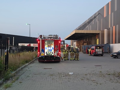 Brand in machine bij bedrijf in Almelo: 3 medewerkers naar ziekenhuis