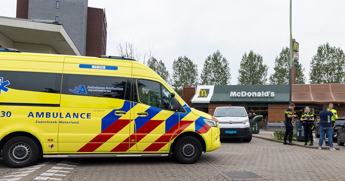 Fietser gewond na botsing met lesauto in Santpoort-Noord