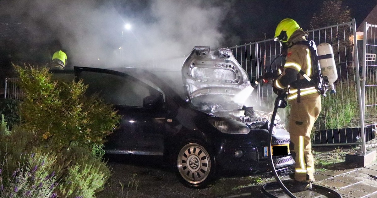 Autobrand Ridderkerk snel onder controle