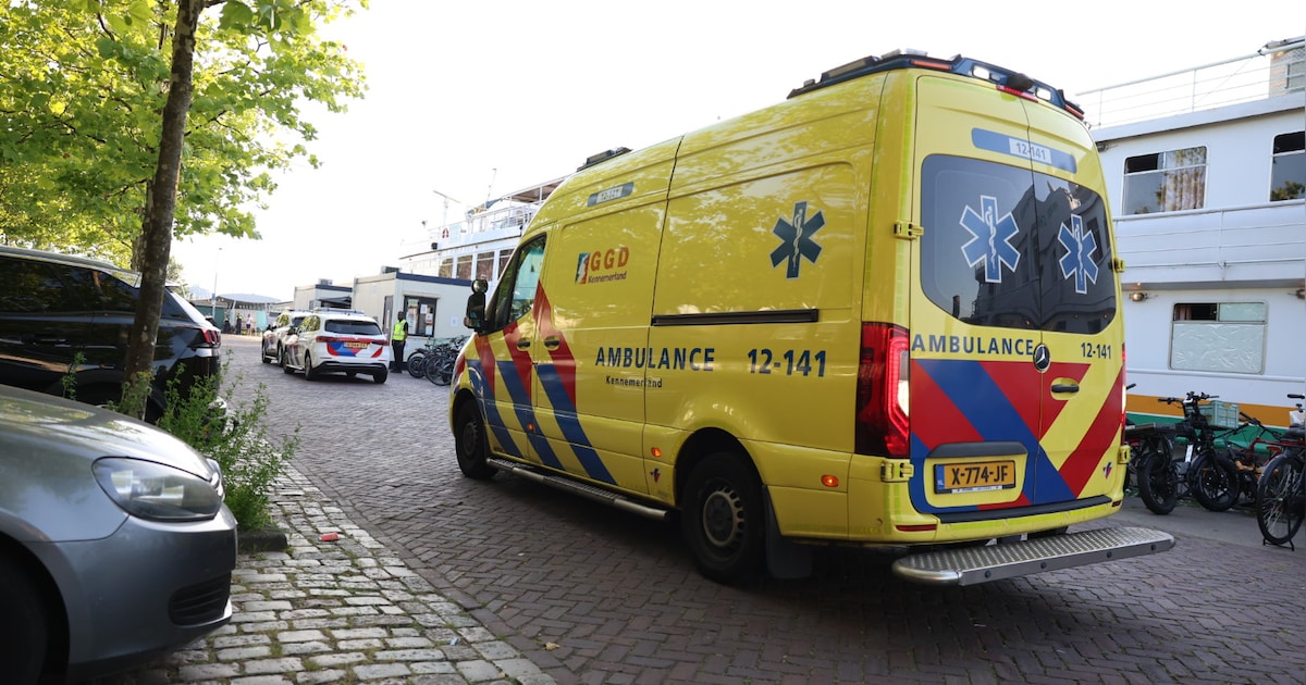 Gewonde bij steekpartij bij azc-boot in Haarlem