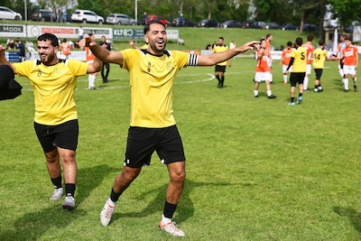 Trainer Joey Hoffmans debuteert met titel bij Fair Play: ‘Standaard moet omhoog in de derde klasse’