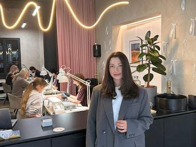 Oekraïense Nadiia biedt landgenoten werk in haar nagelsalon in Apeldoorn: ‘We willen geen medelijden