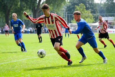 Groote Lindt naar finale ten koste van oud-trainer Neeskens: ‘Dat een goede vriend degradeert is zuur’