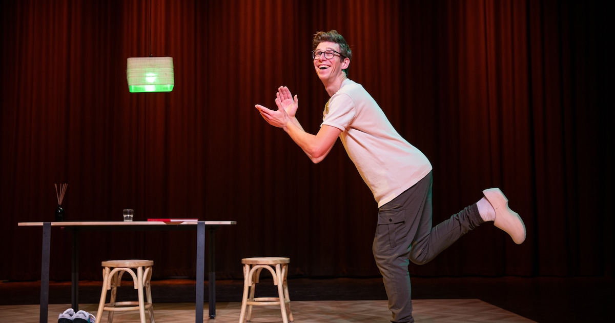 Cabaretier Remy Evers speelt in Workum met voorstelling Stoorzender