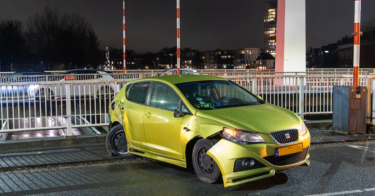 Aanrijding op Buitenrustbrug in Haarlem zorgt voor schade en hinder