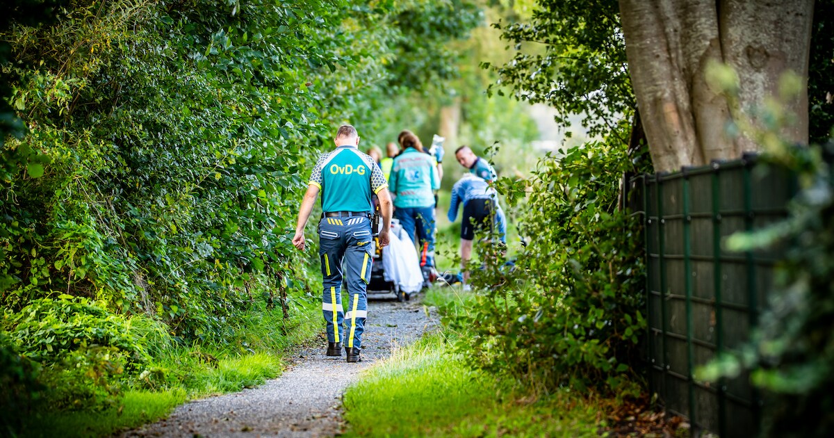 Fietser gewond na botsing met voetganger in Lippenhuizen