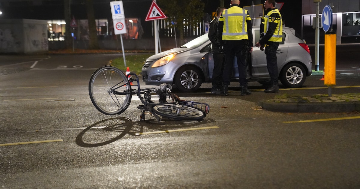 Fietser gewond na botsing op de Handelskade in Deventer
