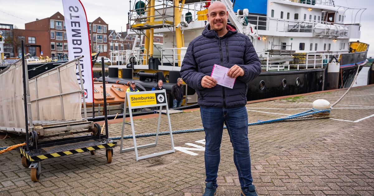 Primeur in Maassluis, stemmen op een sleepboot: ‘Stemmen op de Elbe, dat is gaaf’