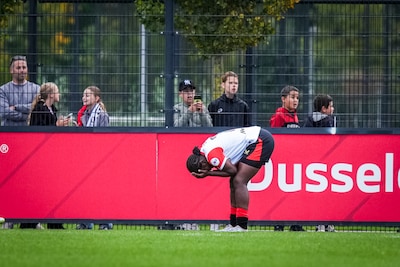 Emotionele impact op jonge Feyenoorder na gemiste penalty: ‘Op de training schiet ze de ballen erin’