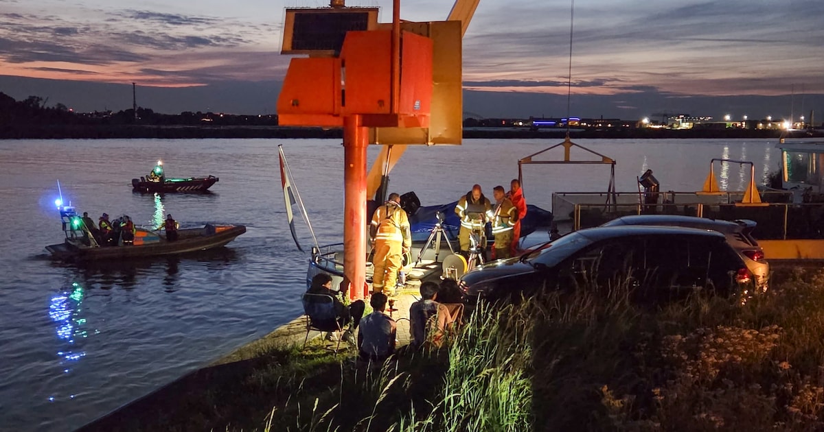Hulpdiensten massaal uitgerukt na melding persoon te water in Papendrecht, zoektocht gestaakt