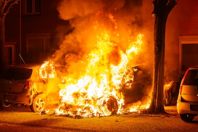 Twee voertuigen uitgebrand in Oss