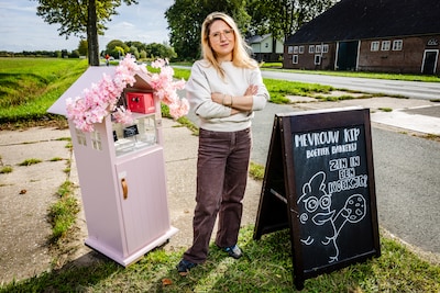 Wie doet nou zoiets? Koekjes van Krisje op klaarlichte dag uit huisje gestolen: ‘Moest er wel even van huilen’