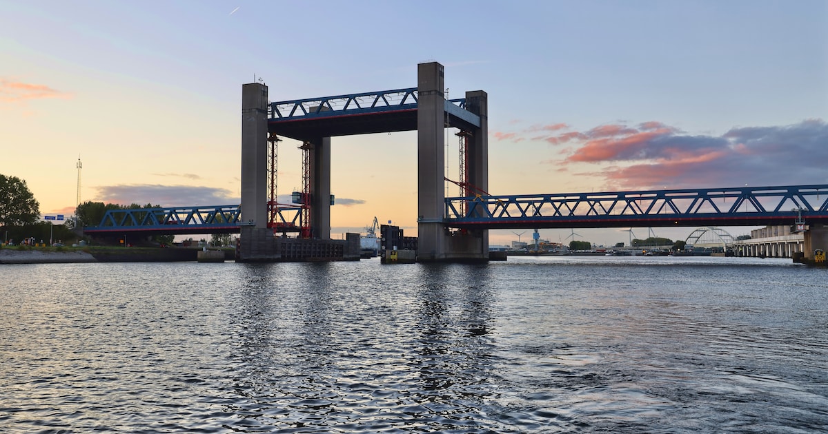 Calandbrug ook dinsdag in beide richtingen dicht, oorzaak storing nog altijd niet gevonden