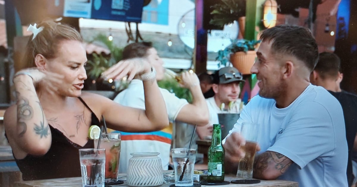 ‘Freek Vonk 2.0’ Boy (39) wil in B&B Vol Liefde hart van Eline veroveren op Aruba: ‘Ben niet te seri