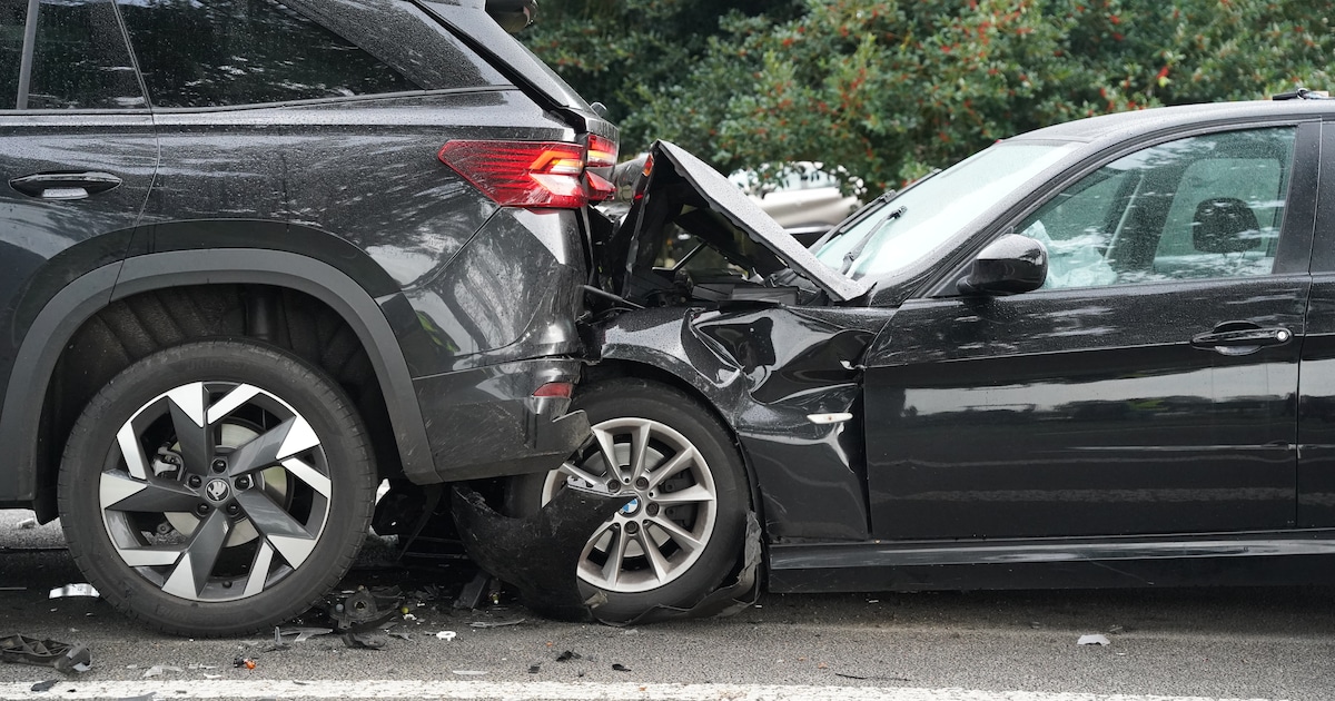 Flinke schade na botsing tussen twee auto's in Oldebroek