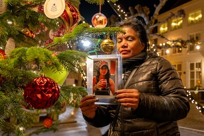 Moeder Irene (55) herdenkt haar zoon in Joris’ kerstboom: ‘Ergens wist ik dat het zou gebeuren’