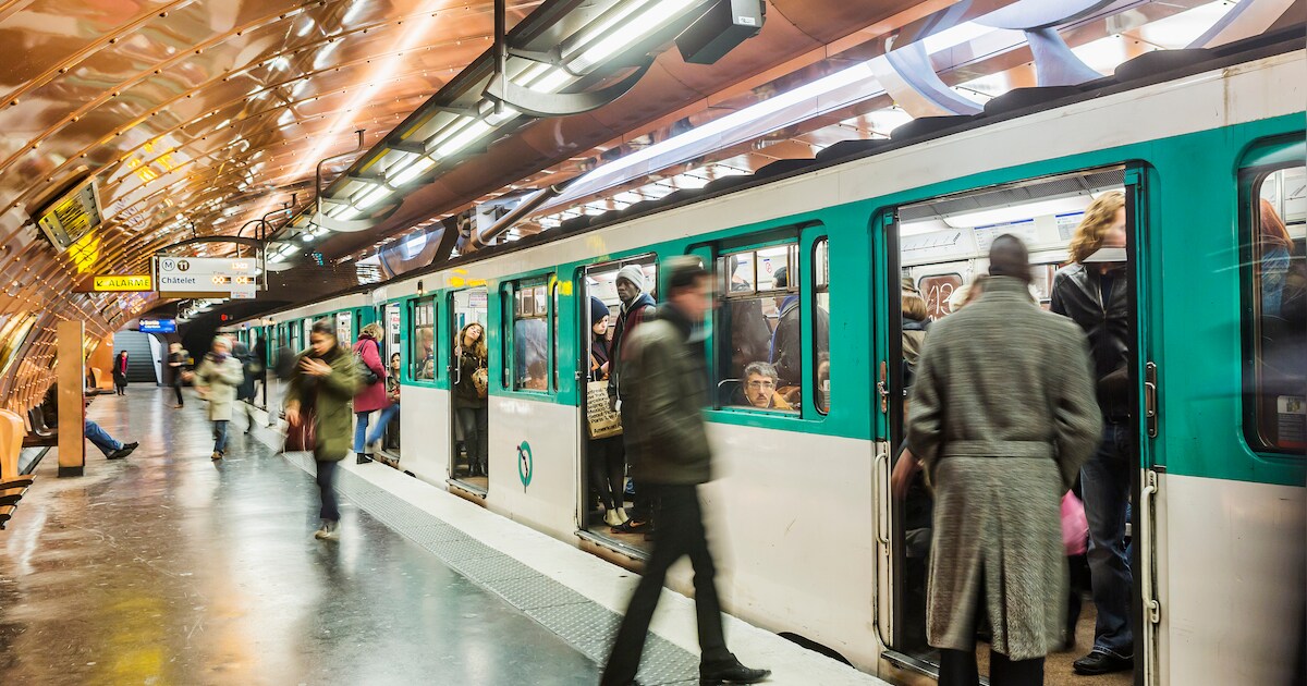 Drie vrouwen in verschillende metrostations Parijs neergestoken, dader ...