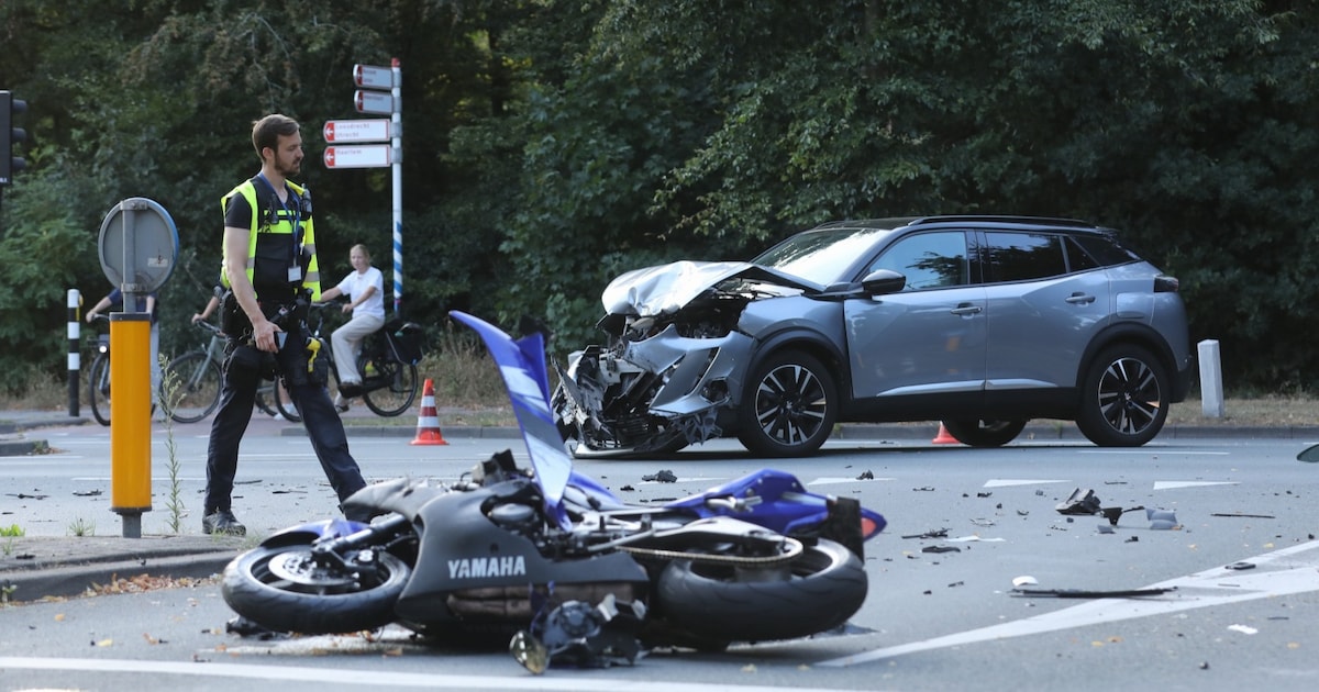 Motorrijder gewond na ongeluk op kruising in Hilversum