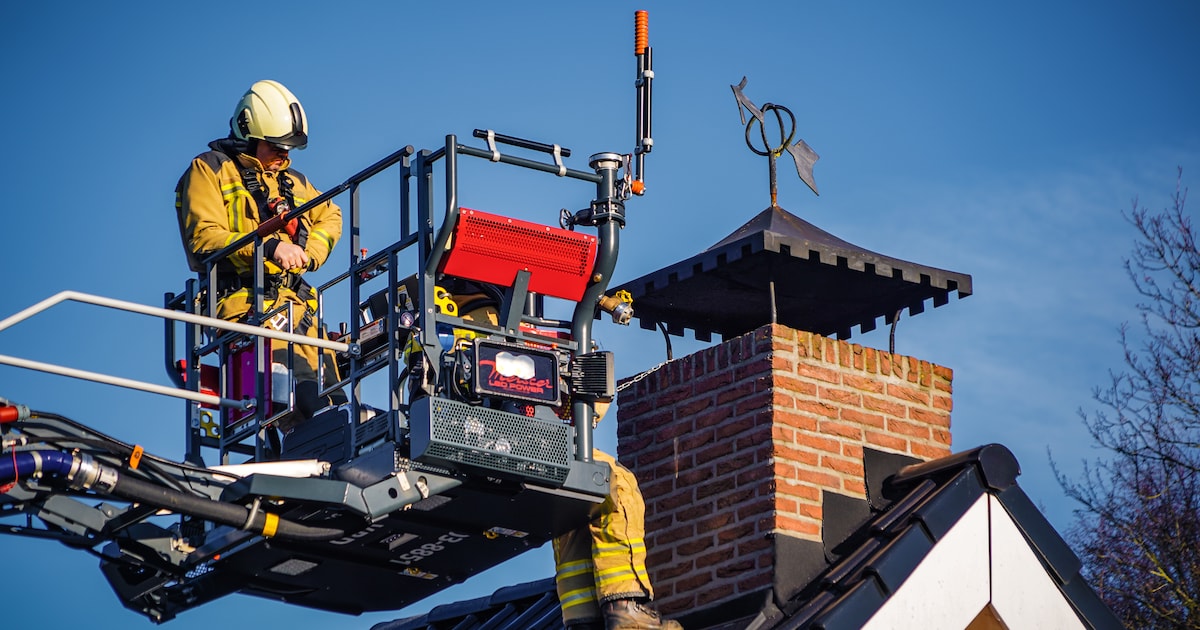 Brand in schoorsteen op Anne de Vrieslaan in Coevorden