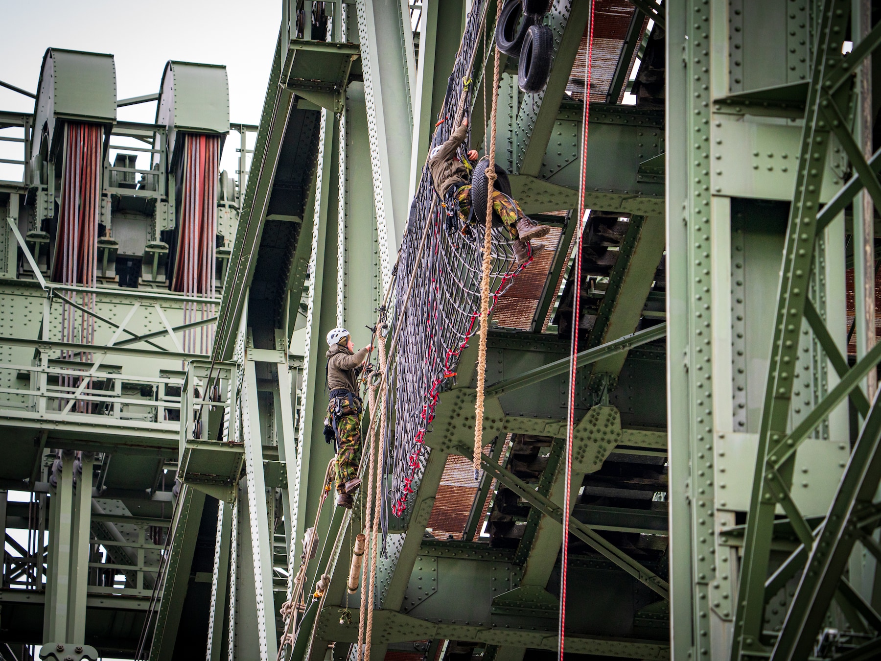 Tientallen mariniers trainen op De Hef en dat levert bijzondere plaatjes op
