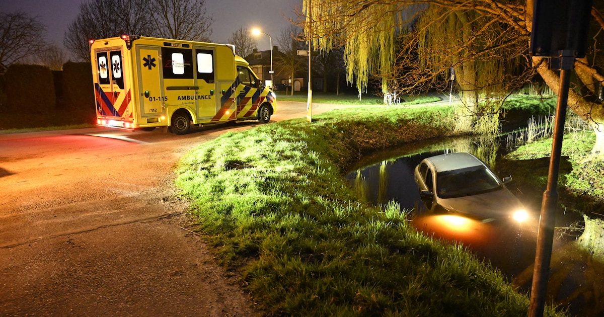 Automobilist belandt in sloot in Loppersum: aangehouden voor rijden onder invloed