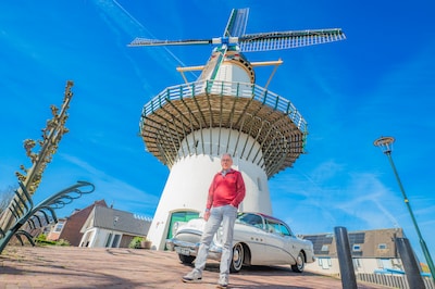 Jacques rijdt al 46 jaar rond in geliefde ‘pooierbak’: ‘Die doe ik nooit meer weg’