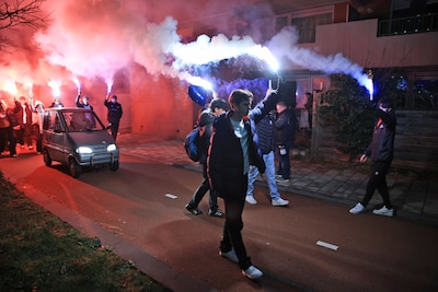 ‘Dag Gianinni, vaarwel’: zeker duizend mensen lopen mee in stille tocht voor doodgestoken scholier (