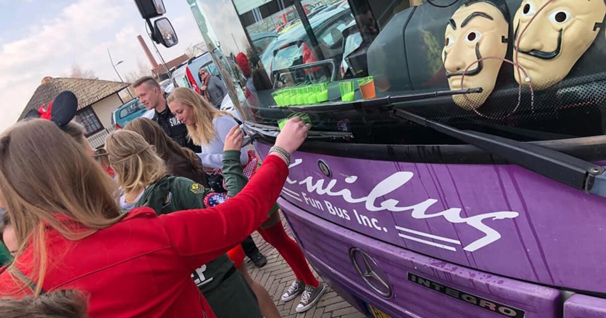 De discolichten zijn gedoofd in de feestbus van Kwibus | Westland | AD.nl