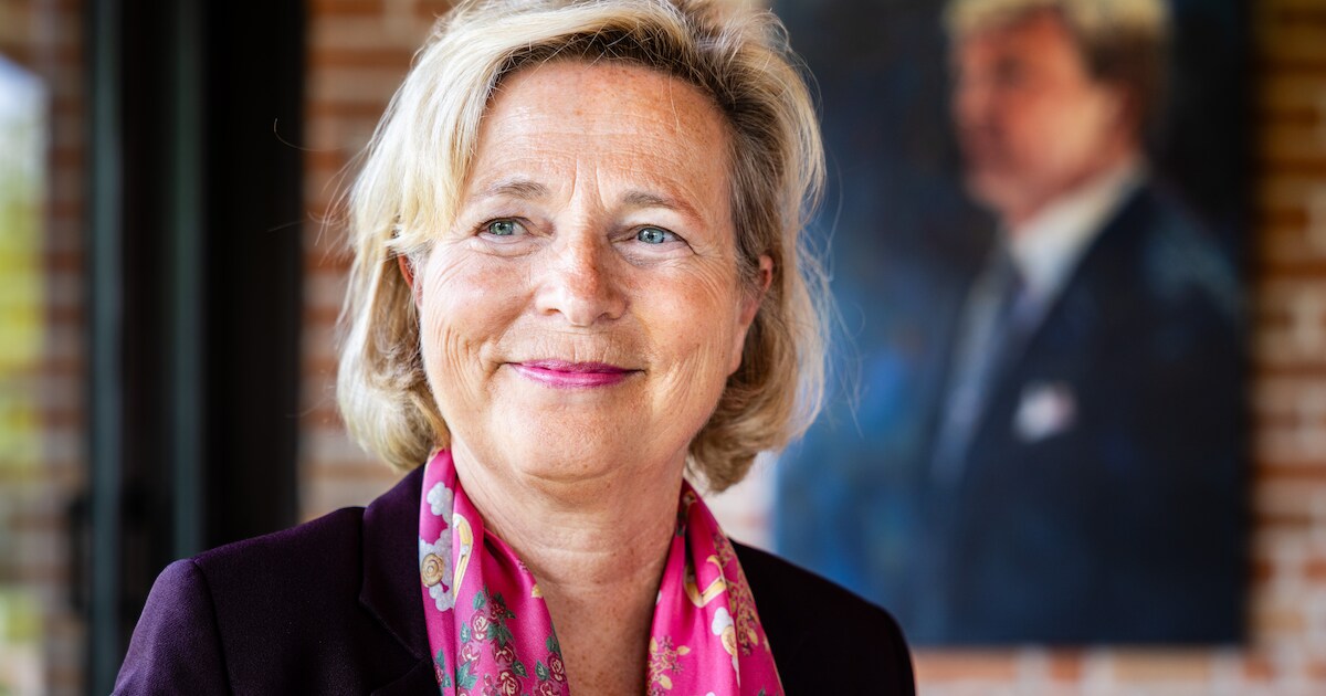 Burgemeester Jetten (62) wil dicht bij de mensen in Ommen staan, maar: ‘Je kunt het nooit iedereen n