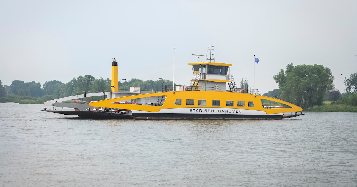 Veerpont Zilverstad tijdelijk buiten gebruik in Schoonhoven