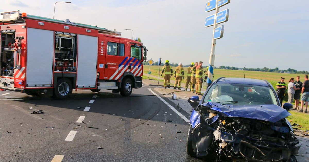 Botsing op N216 bij Giessenburg, auto belandt in de sloot