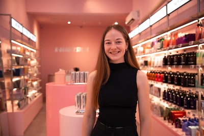 New in Amsterdam: Tamar (25) opens a pink Korean beauty shop