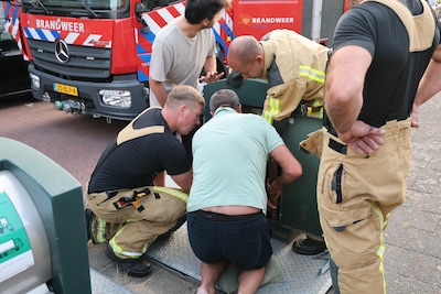 1.500 euro aan voortanden per ongeluk weggegooid en dan moet de brandweer dus aan de bak