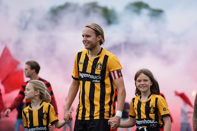 Wedstrijdbal van 600 euro en bieden op aanvoerdersband bij eerste oerderby tussen HVV en HBS in 25 j