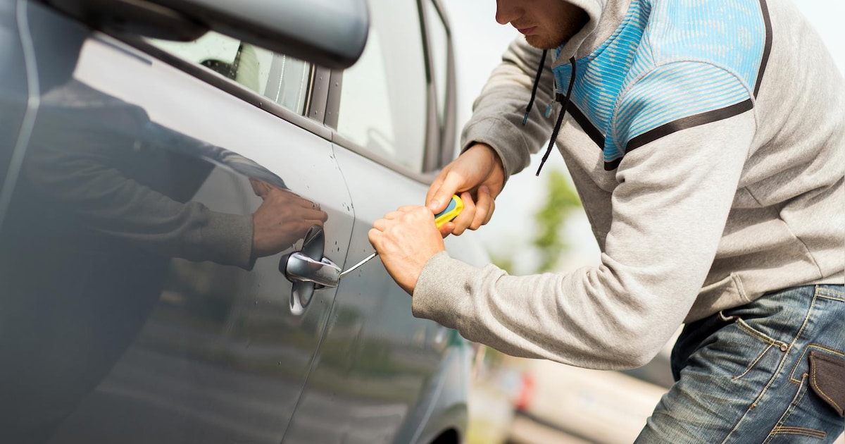 Almeerder (25) wilde gestolen luxewagens verhandelen, ‘valse kentekenplaat in de hand’