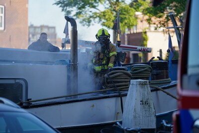 Brand op een schip op Keizershof in Dordrecht