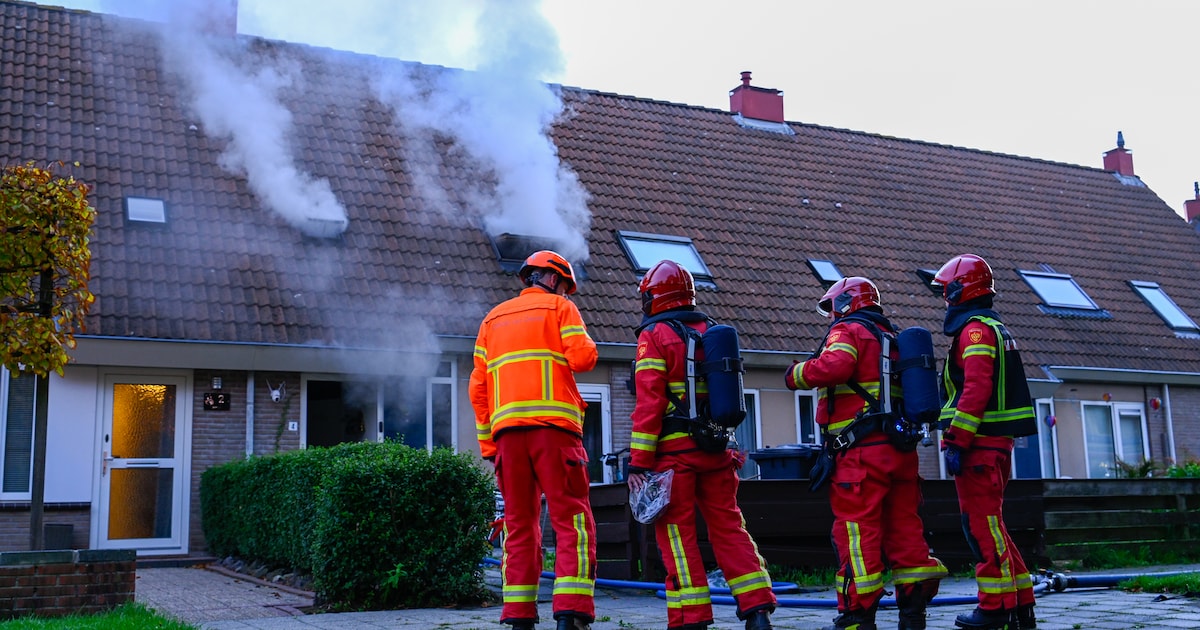 Flinke rookontwikkeling door woningbrand in Delfzijl
