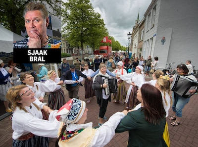 Te strakke hemdjes, te wijde pijpen, gerinkel van zelf gefrutselde sieraden, geklungel is het
