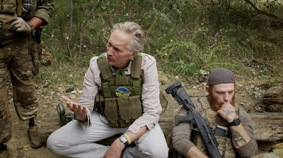 Twentse schrijver Jaap Scholten werd in Kiev bijna geraakt door ballistische raket: ‘We moeten die R