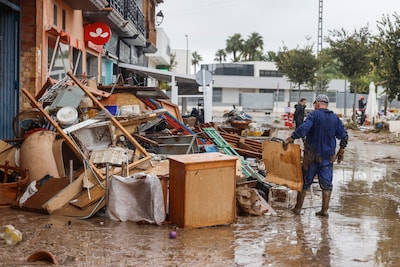 Storm Adam eist vier levens in Spanje en trekt nu naar Frankrijk, waar lokaal 300 millimeter regen wordt verwacht