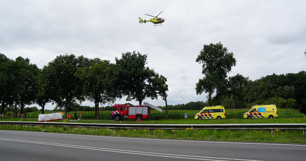 Hulpdiensten halen persoon uit het water in Havelte: slachtoffer gereanimeerd