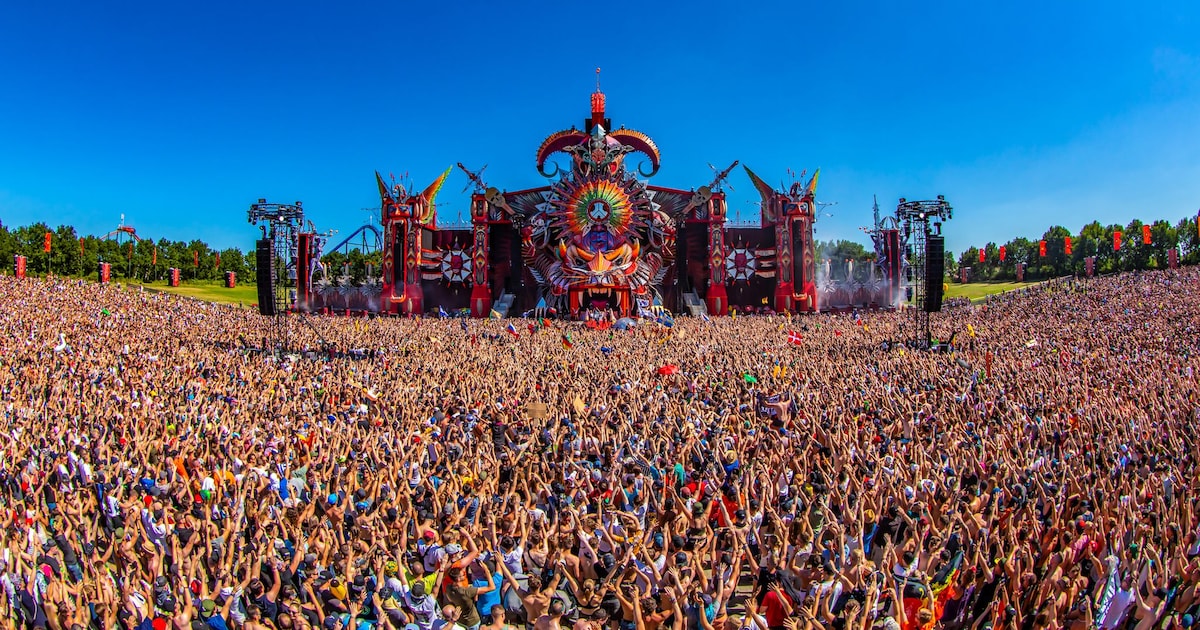 Onrust bij Defqon.1 na vroegtijdige beëindiging vanwege extreme hitte, politie massaal aanwezig