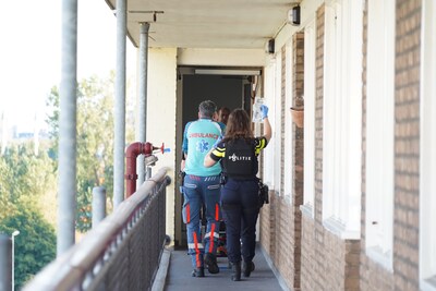 Man (54) gewond bij steekincident in flatwoning Rotterdam, vrouw (55) aangehouden