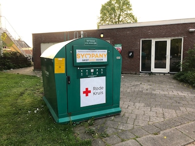 Kledingcontainers van het Rode Kruis in Bodegraven de dupe van diefstal en vandalisme