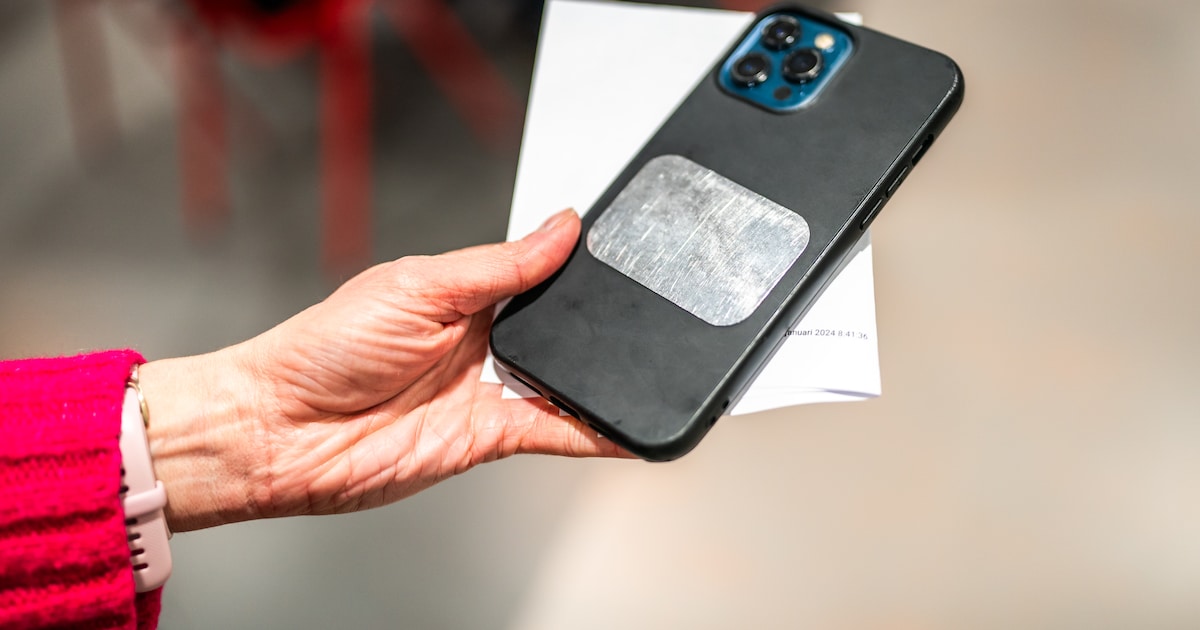 Smartphones zes weken opgeborgen aan boord Masterskip: trainees zoeken contact offline