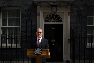 Britse premier Keir Starmer tot tranen toe geroerd bij bekendmaking aftreden