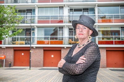 Bewoners seniorenflat Waddinxveen klagen over angstcultuur en racisme: ‘Roddelgroep keurt iedereen d