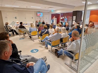Wim (77) en Astrid (73) staan rond 6.00 uur bij prikpost voor dringend bloedonderzoek, maar vertrekk