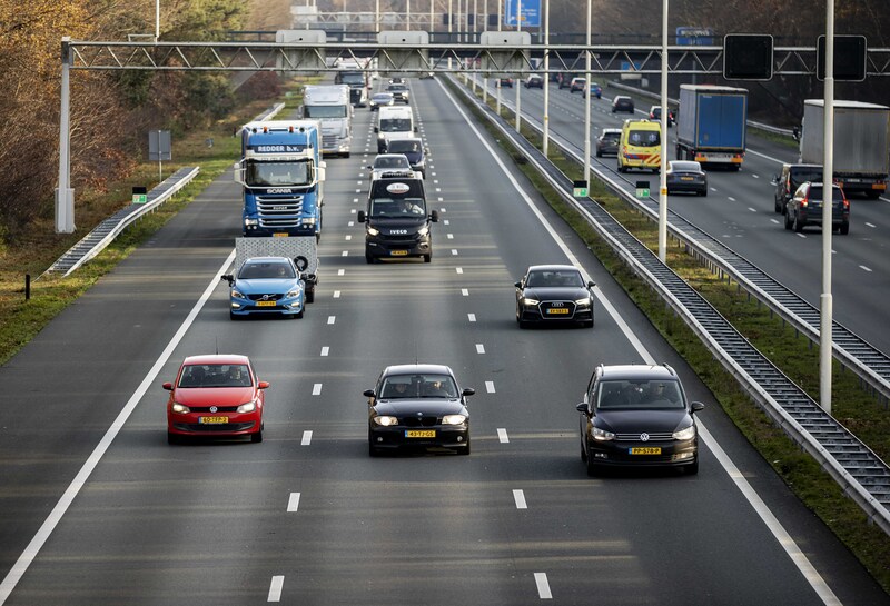 Verkeer op de A28 afgelopen december. Er rijden beduidend minder auto’s door de coronamaatregelen.