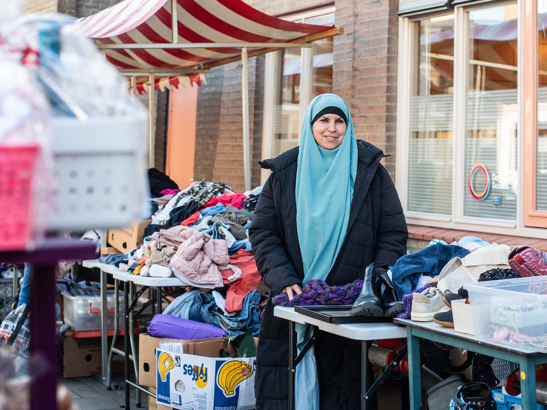 Razika (51) leerde na haar scheiding Nederlands: ‘Wilde niemand meer nodig hebben voor de vertaling’
